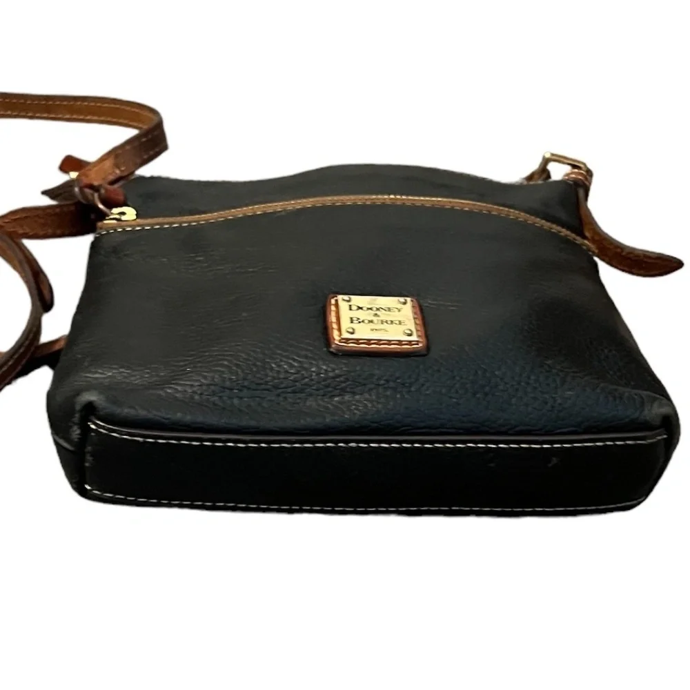 Dooney & Bourke Pebble‎ Leather Letter Carrier, BLACK